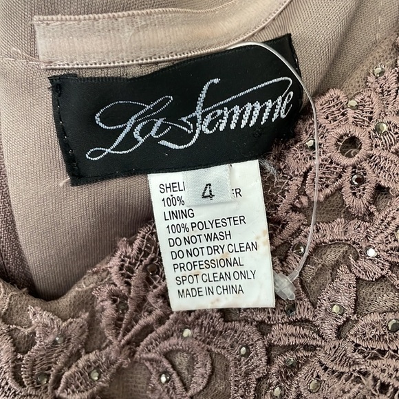 La Femme | Mauve Lace Applique Tulle Sweetheart Neckline Trumpet Gown Size 4 - Picture 12 of 13